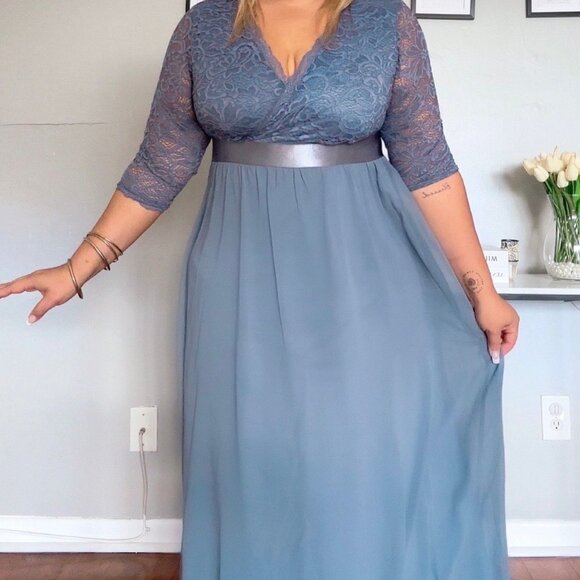 Elegant Long Sleeve Lace Dress in Blue - Picture 3 of 9